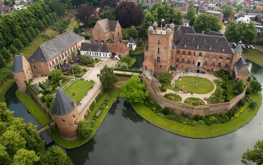 Kasteel Huis Bergh, Netherlands